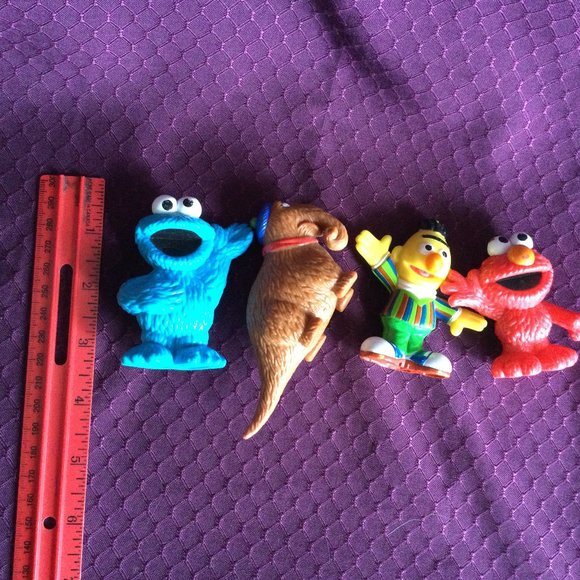Lot 4 Sesame Street Figures 2010 Hasbro Elmo Bert Cookie Snuffleupagous - Picture 6 of 6